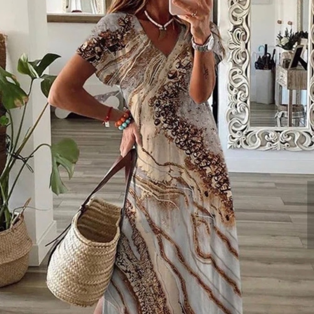 V neck maxi dress. Earth tone geode style look. Size large.